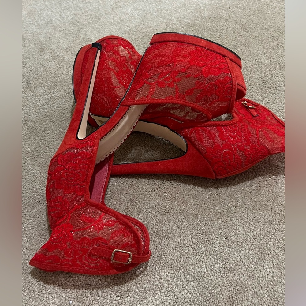 Elegant Red Lace Women's Shoes